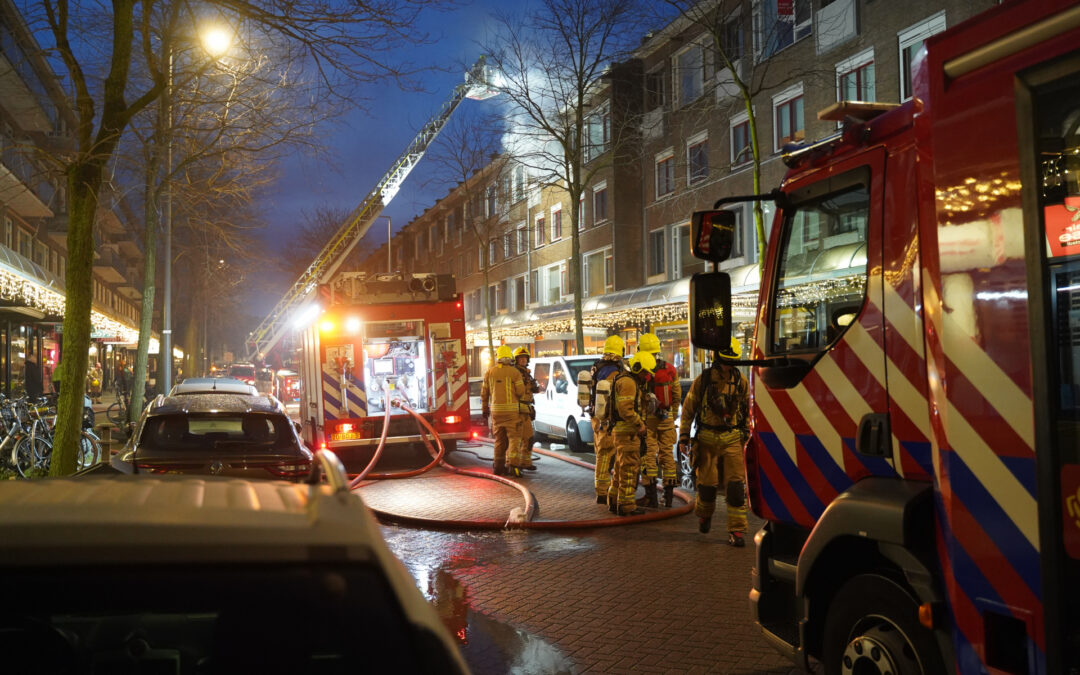Uitslaande brand in appartement Peppelweg Rotterdam