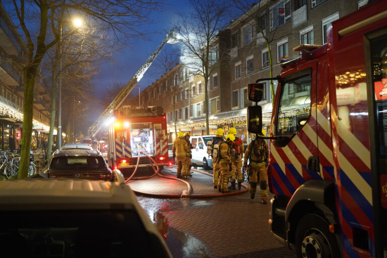 Uitslaande brand in appartement Peppelweg Rotterdam