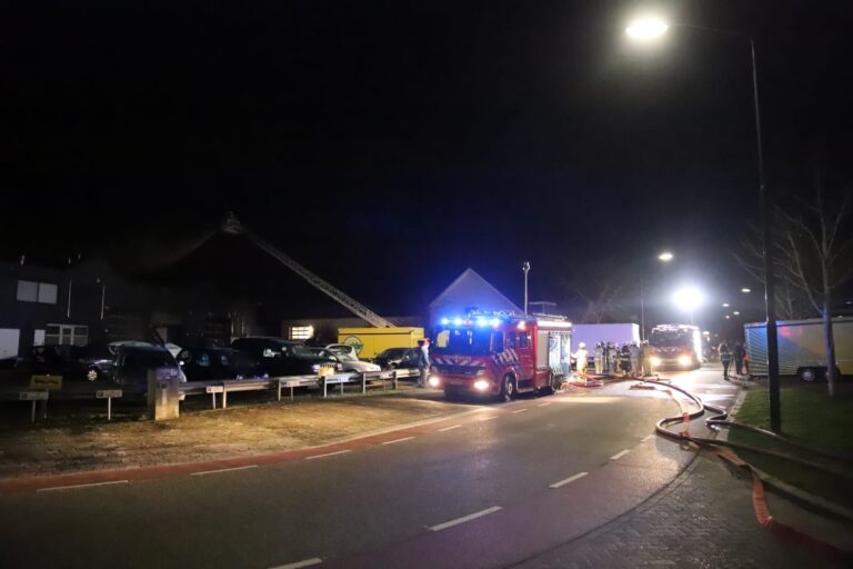 Autogarage verwoest door brand Steenovenweg Montfoort