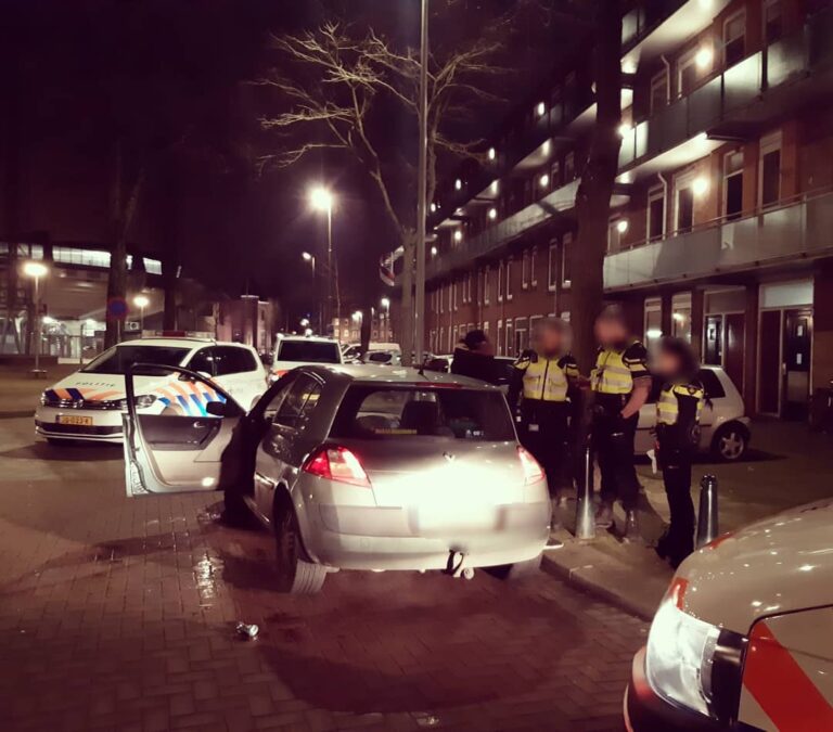 Man onder invloed weigert medewerking en gaat in verzet Spartastraat Rotterdam