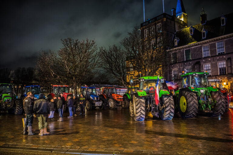 Verrassingsactie boeren bij Binnenhof in Den Haag