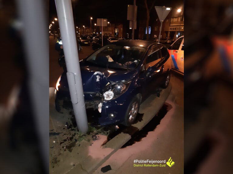Alcomobilist crasht auto in poging om aan politie te ontkomen in Rotterdam