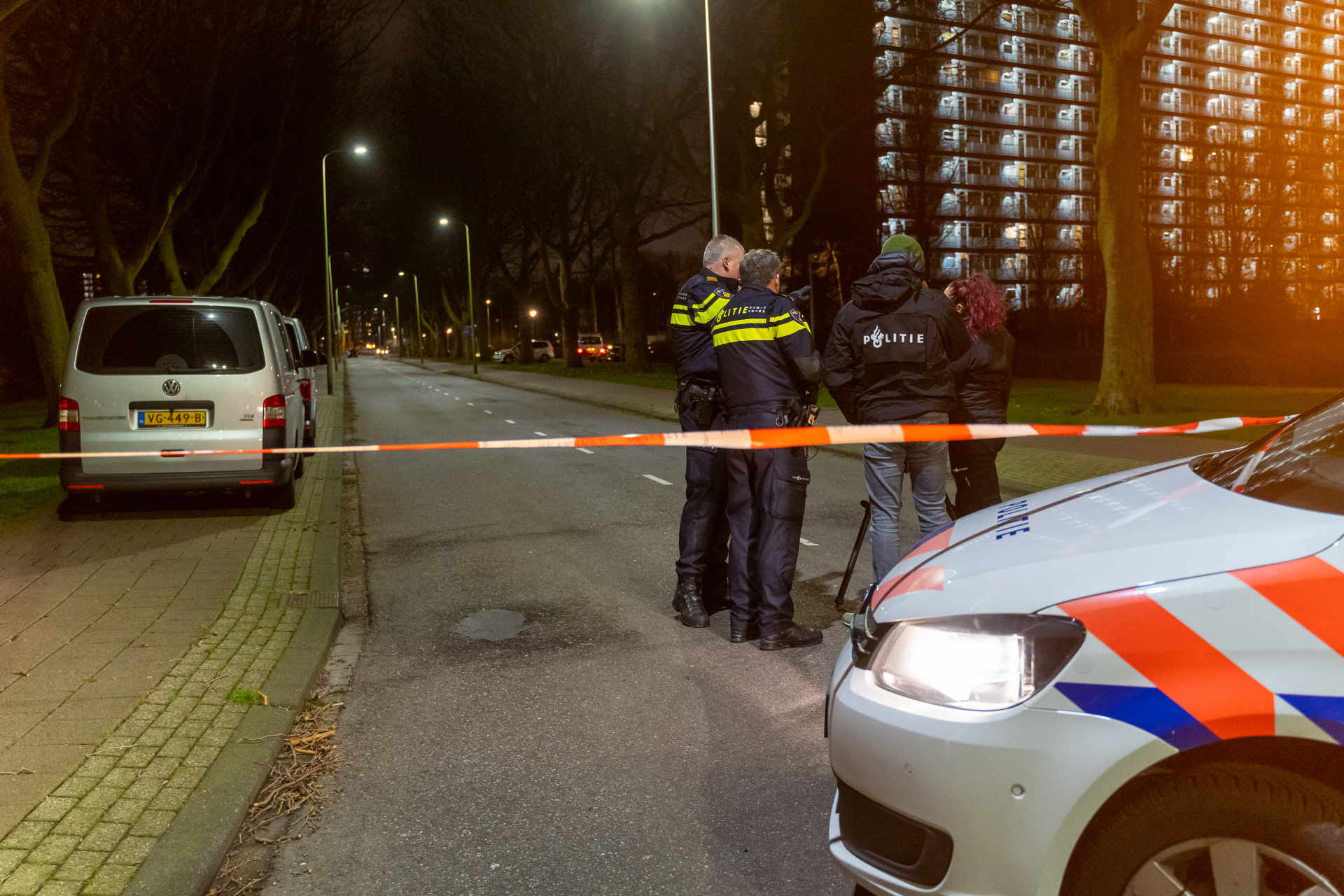 Politie zoekt uren lang naar sporen, P.C. Boutenssingel in Capelle aan den IJssel