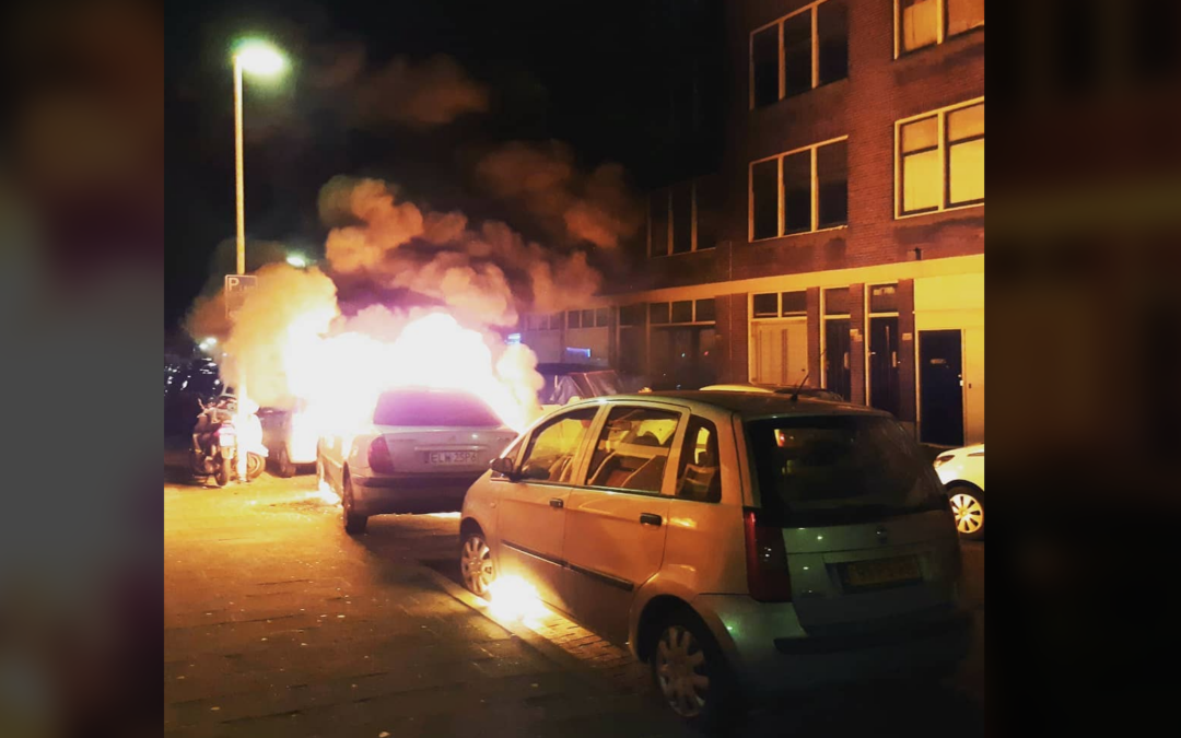 Meerdere voertuigen in brand Taandersstraat Rotterdam