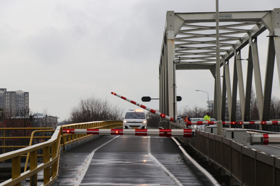 Verkeerschaos door defecte slagboom Algerabrug C.G. Roosweg N210 Krimpen aan den IJssel