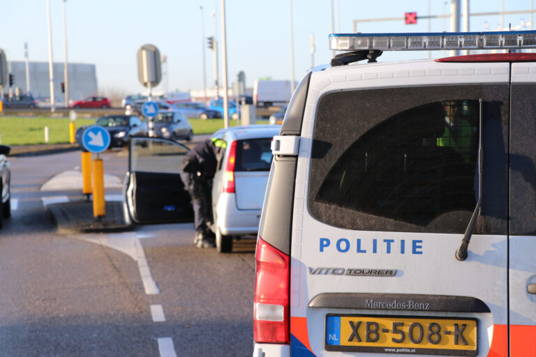 Auto’s botsen voor stoplicht Ketensedijk Capelle aan den IJssel