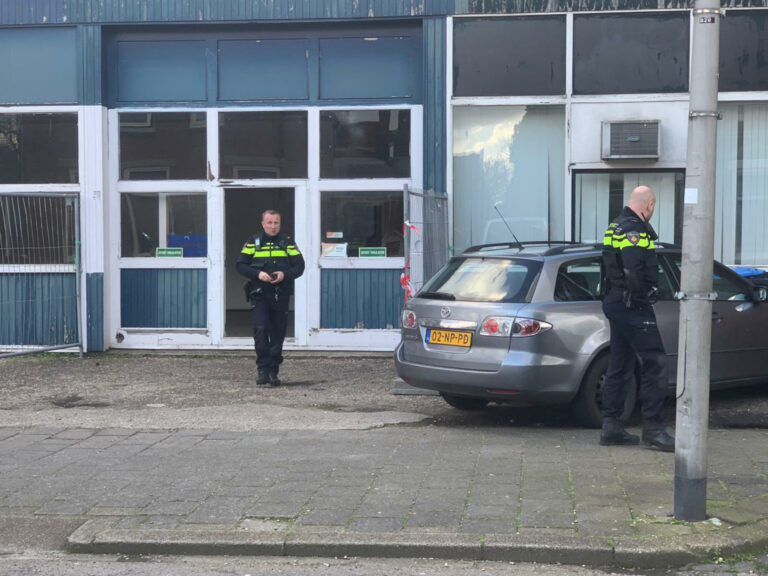 Politie doet inval in oude timmerfabriek Wilhelminastraat Bodegraven