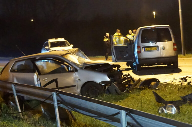 Frontale aanrijding tussen auto bestelbus Weg der Verenigde Naties – N210 IJsselstein