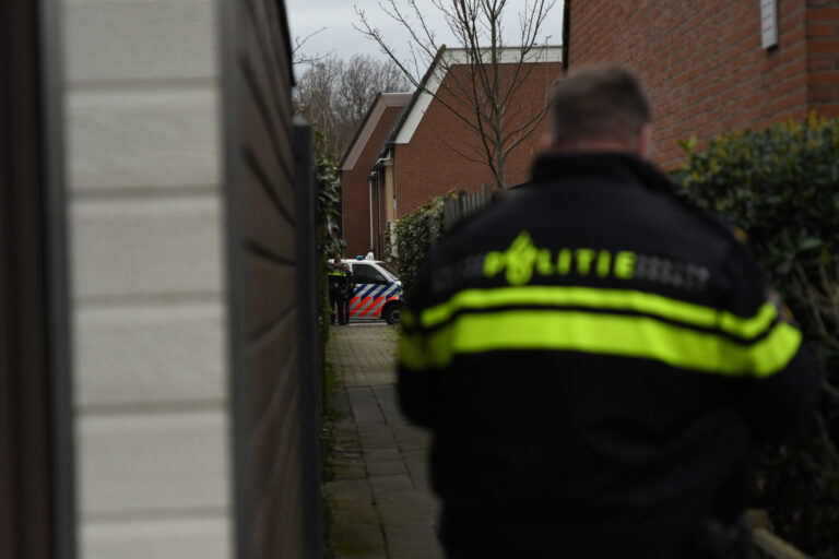 Grote politie inzet bij woning Dukaatvlinder Hellevoetsluis