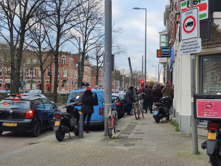 Gehamster bij coffeeshops Claes de Vrieselaan Rotterdam