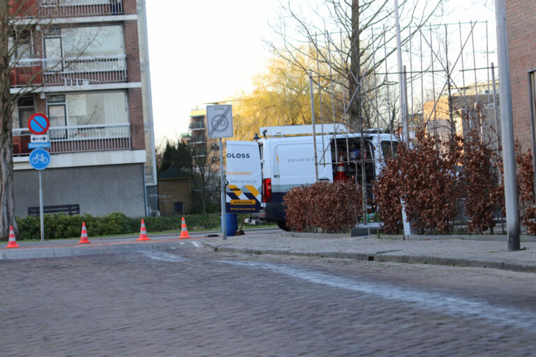 Straat besmeurd met olie Meerkoetstraat Capelle aan den IJssel