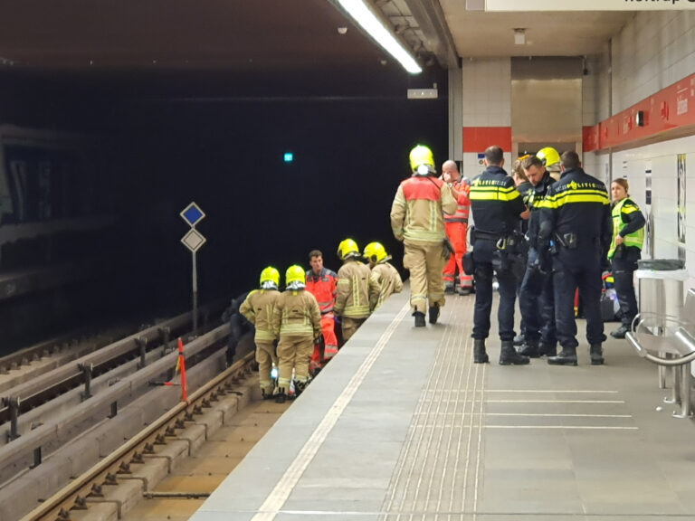 Persoon gewond na val op metrorails Schiedamseweg Rotterdam