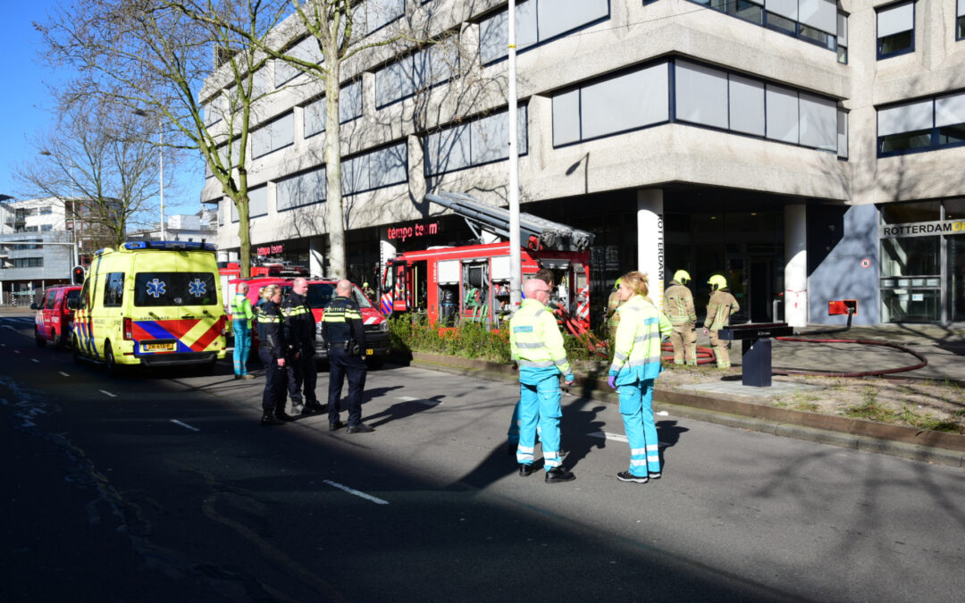 Brandweer uitgerukt voor brand in kantoorpand Westblaak Rotterdam