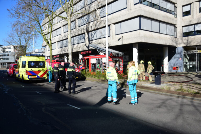 Brandweer uitgerukt voor brand in kantoorpand Westblaak Rotterdam