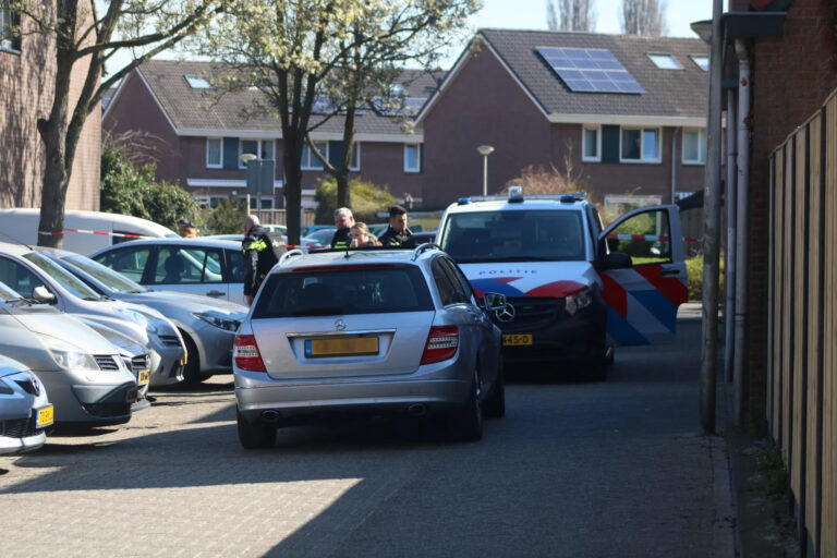 Politie lost waarschuwingsschot bij arrestatie in Waterland Vlinderveen Spijkenisse