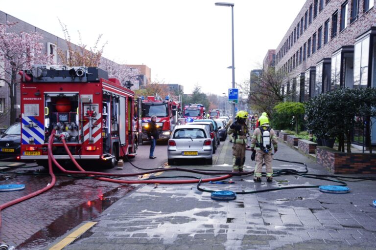 Meerdere voertuigen in brand in parkeergarage Vuurplaat Rotterdam