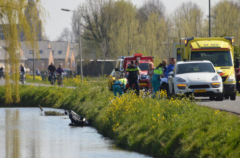 Persoon belandt met scootmobiel in het water Kleihoogt Berkel en Rodenrijs