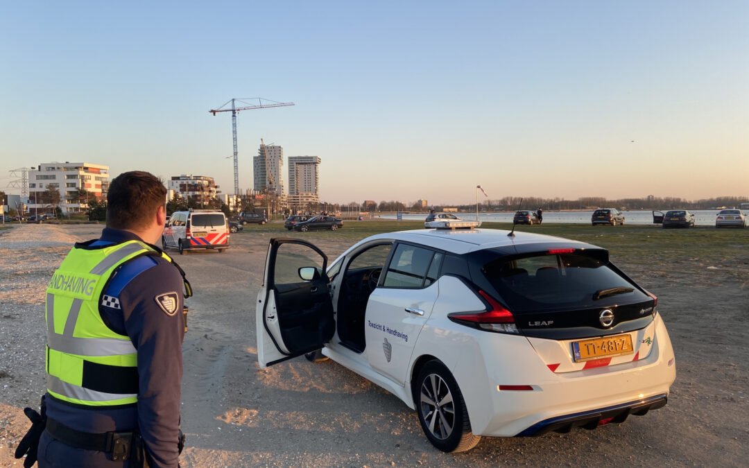 Strandboulevard Nesselande druk met bezoekers Kosboulevard Rotterdam