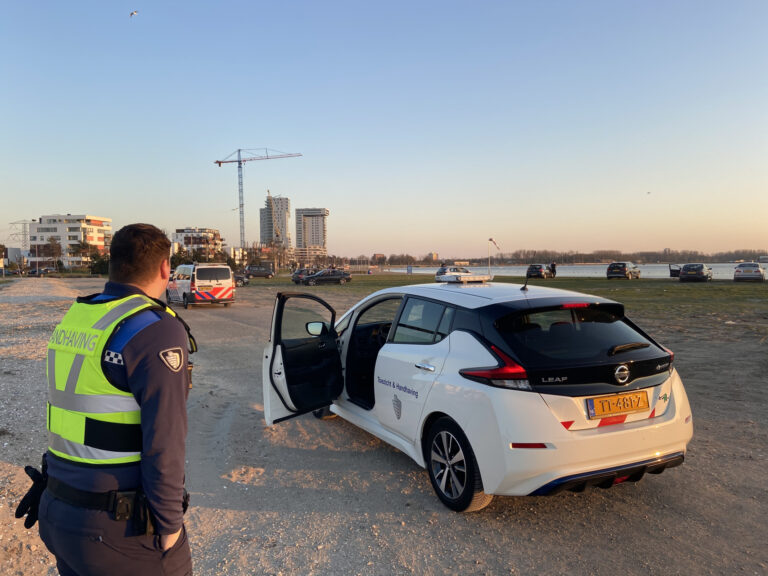 Strandboulevard Nesselande druk met bezoekers Kosboulevard Rotterdam