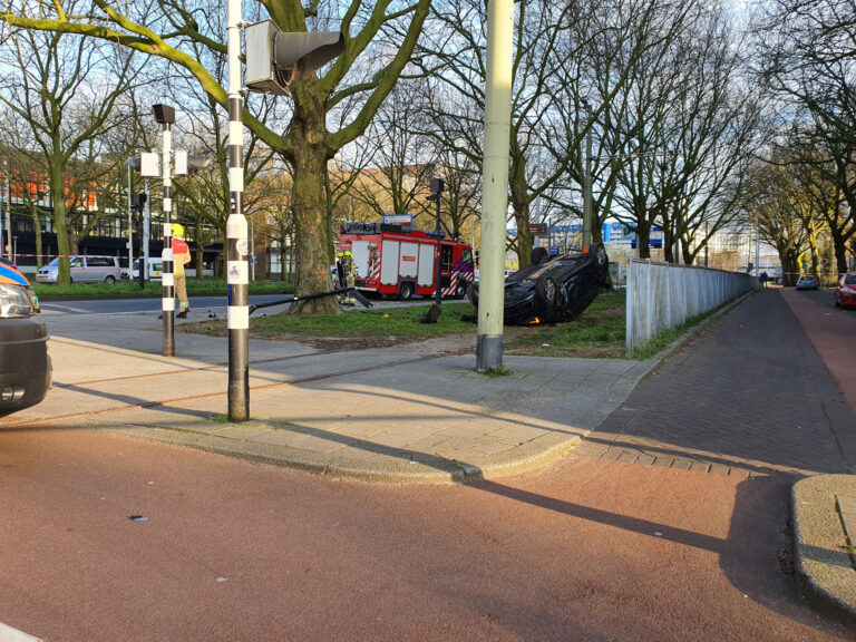 Achtervolging eindigt met ongeval Statenweg Rotterdam