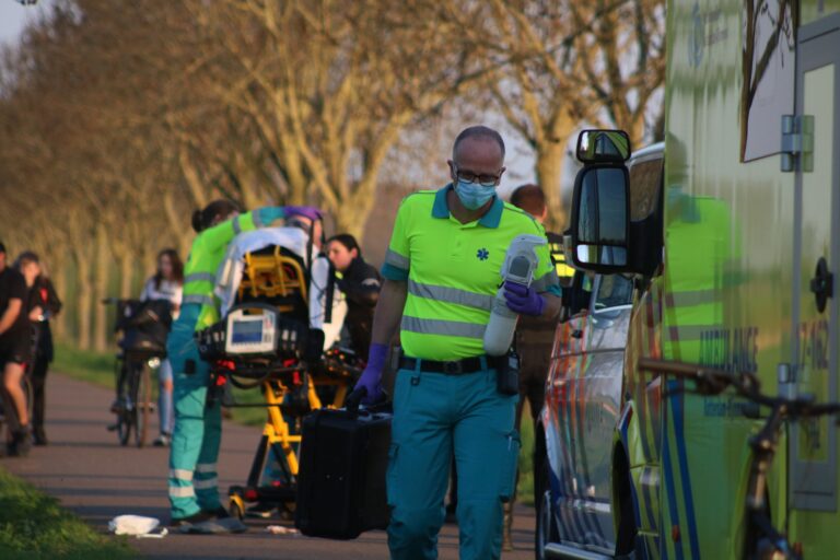 Voetganger zwaargewond na val Wevelsweg Simonshaven