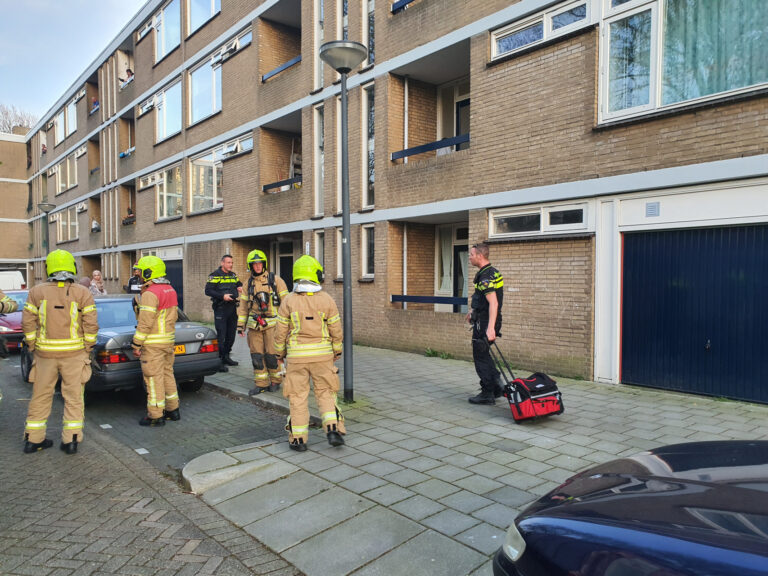 Kind binnen, ouder buiten Verdistraat Schiedam