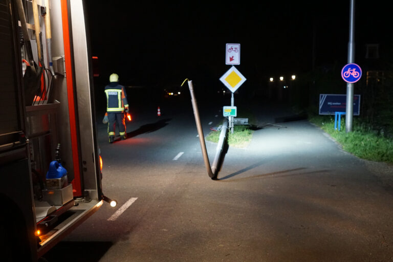 Automobilist aangehouden na botsing tegen lantarenpaal De Bree – N458 Nieuwerbrug aan den Rijn