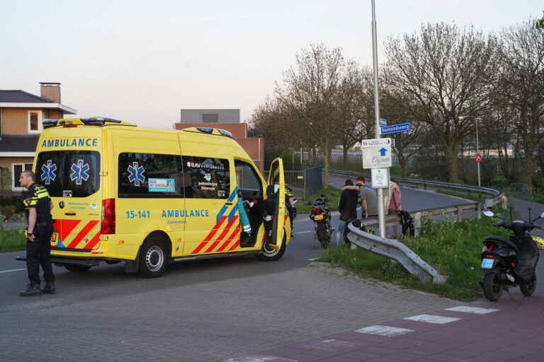 Bestuurder van motor gewond bij val door zand op de weg Merenweg Bleiswijk