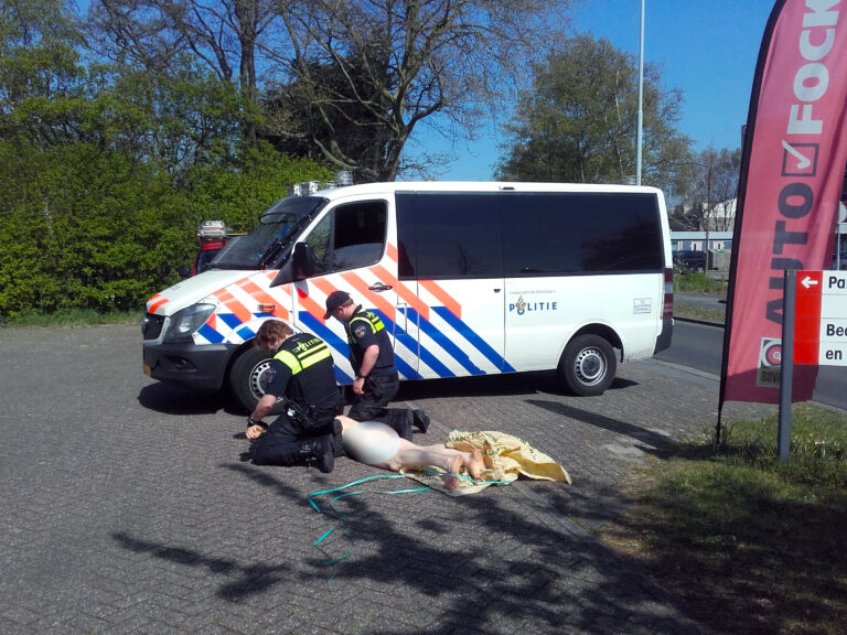 Met de billen bloot door Leidschendam