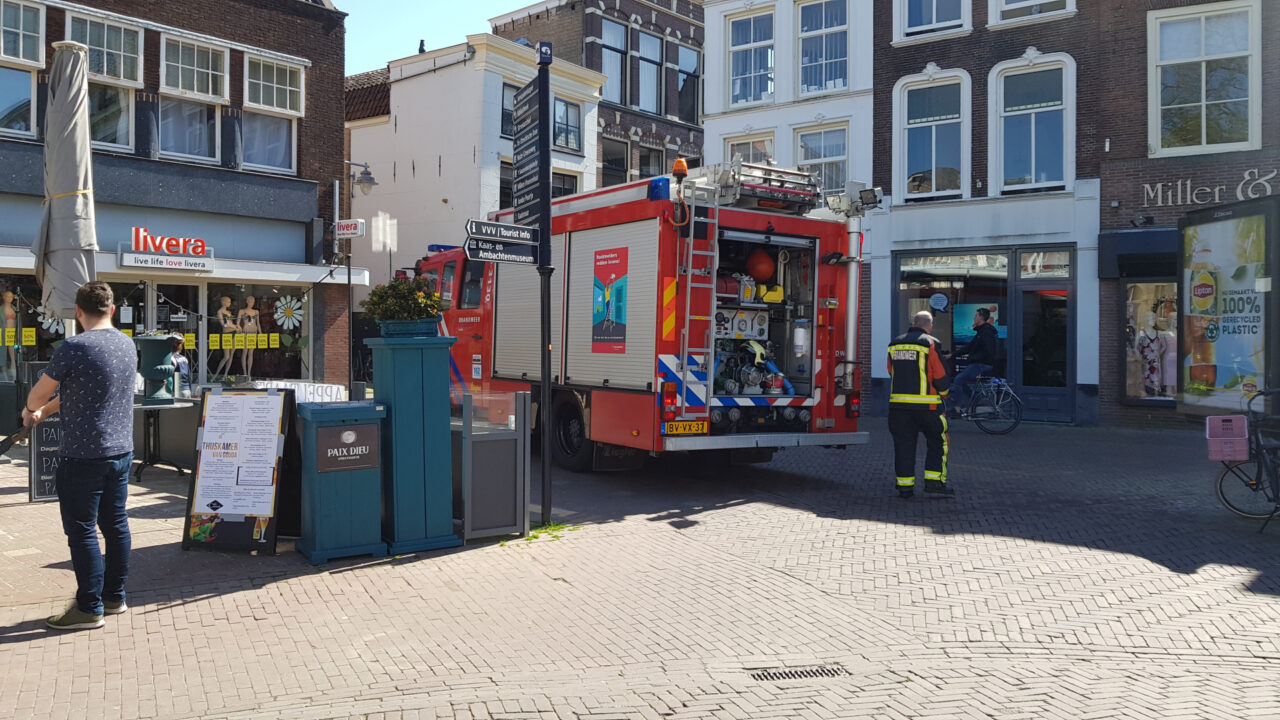 Gaslucht in keuken van grand café Central Markt Gouda Nieuws op Beeld