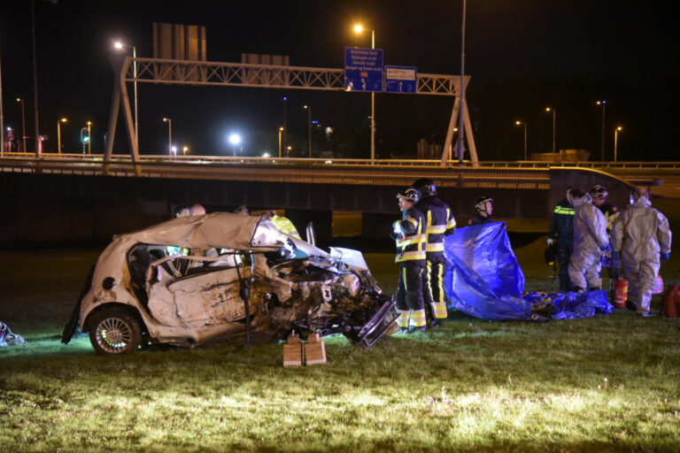 Vrouw (33) overleden na ernstig ongeval op kruising Vondelingenweg Hoogvliet Rotterdam