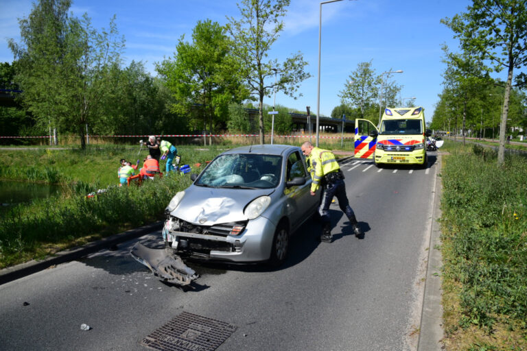 Scooterrijder gelanceerd bij ongeval met auto Zuiderparkweg Rotterdam