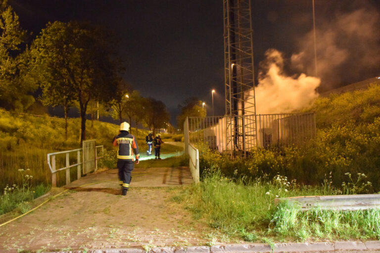 Brand in zendmast Bloemendaalseweg Waddinxveen