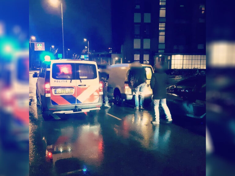 Man steelt voertuig van bezorger in Rotterdam