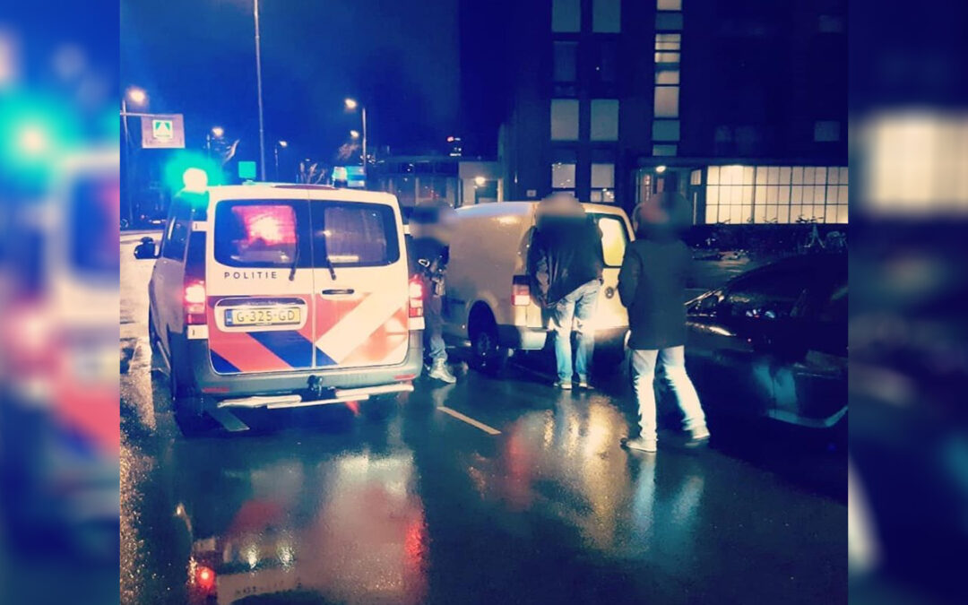 Man steelt voertuig van bezorger in Rotterdam