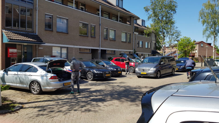 Arrestatieteam doet inval in woning Anna van Hensbeeksingel Gouda