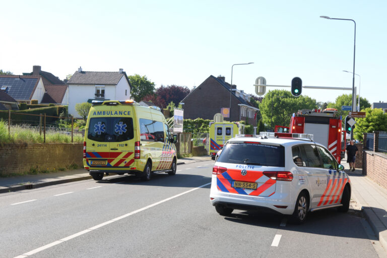 Twee gewonden bij frontale botsing Bovenstraat Limbricht