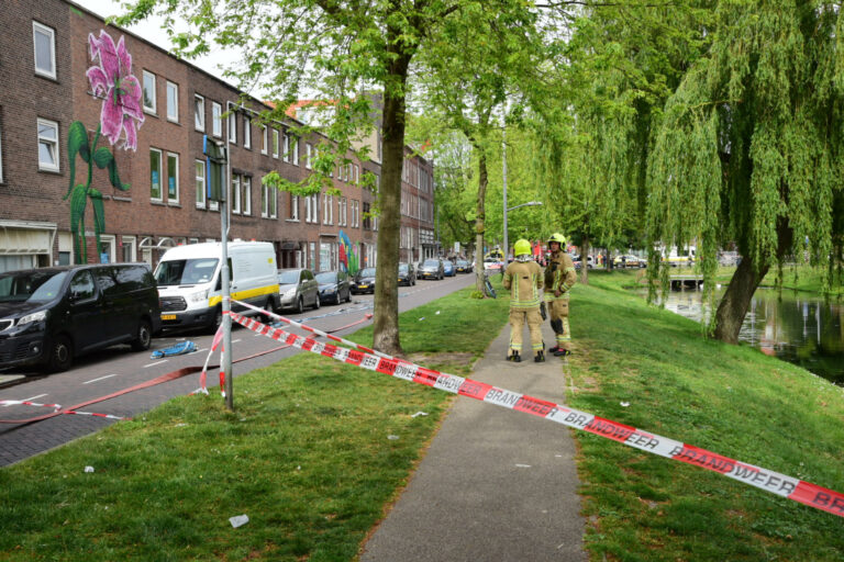 Meerdere woningen ontruimd bij gaslekkage Lange Hilleweg Rotterdam