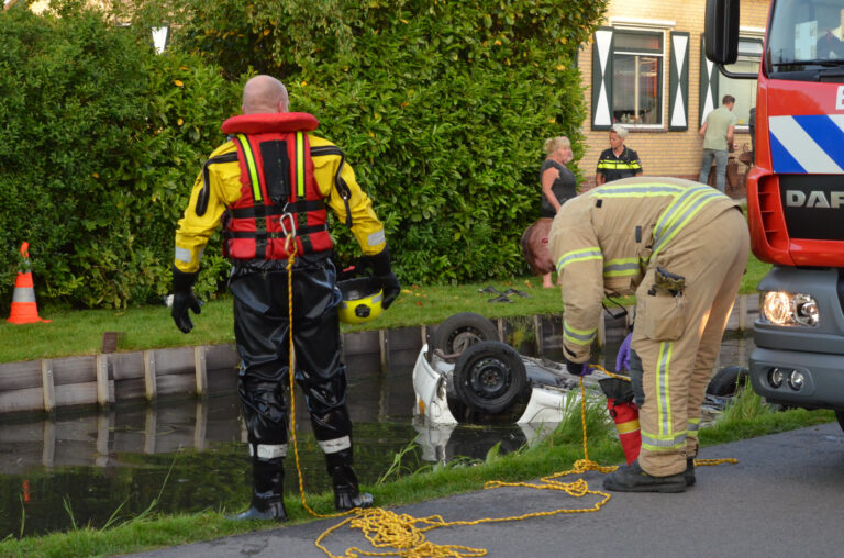 Meerdere gewonden bij auto te water Kleihoogt Berkel en Rodenrijs