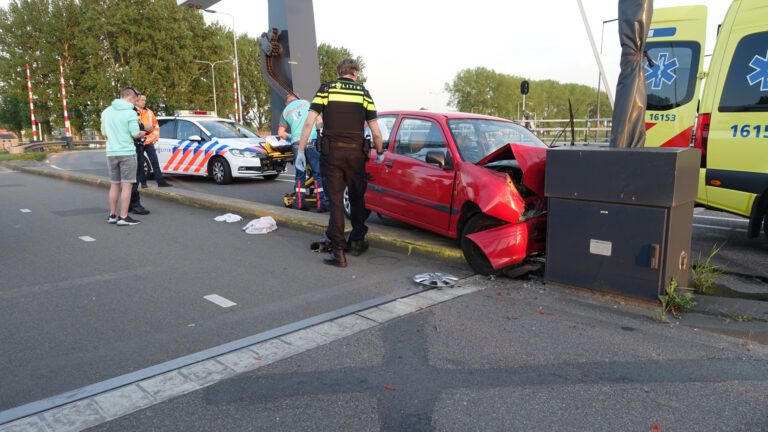 Auto rijdt tegen slagboom Kanaaldijk – N207 Gouda