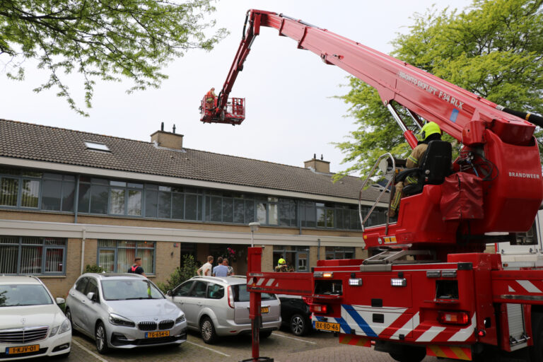 Brand op zolder van woning Chopinstraat Capelle aan den IJssel (video)
