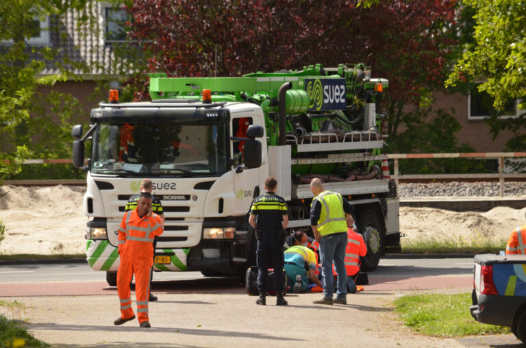 Vrouw op e-bike gewond na aanrijding met vrachtwagen Klapwijkseweg Pijnacker