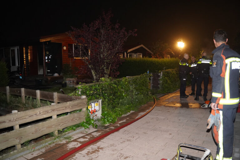 Hond overleden na brand in houten chalet Oosteinde Moordrecht