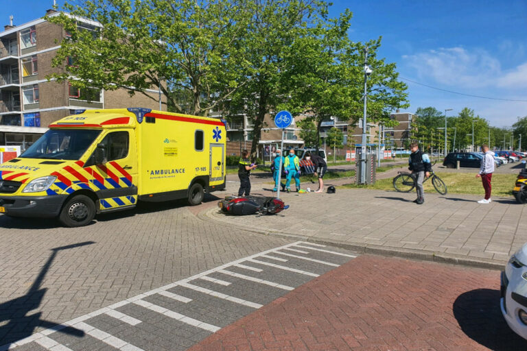 Bromfietser aangereden door bestelwagen Parkweg Schiedam