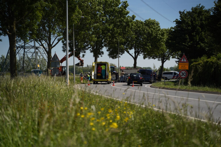 Meerdere gewonden na frontale aanrijding Burgemeester van Beresteijnlaan Capelle aan den IJssel