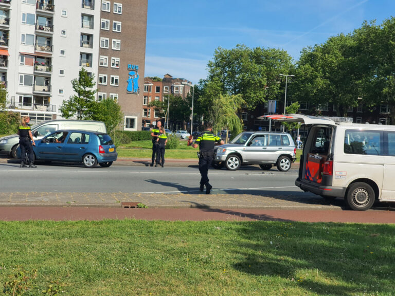 Behoorlijke schade na aanrijding in Delfshaven Heemraadssingel Rotterdam