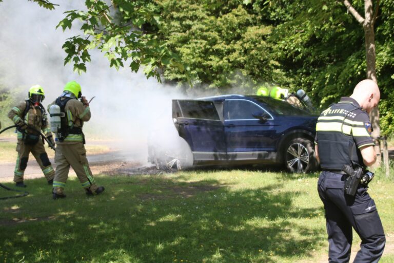 Auto flink beschadigd na brand Gorslaan Oostvoorne