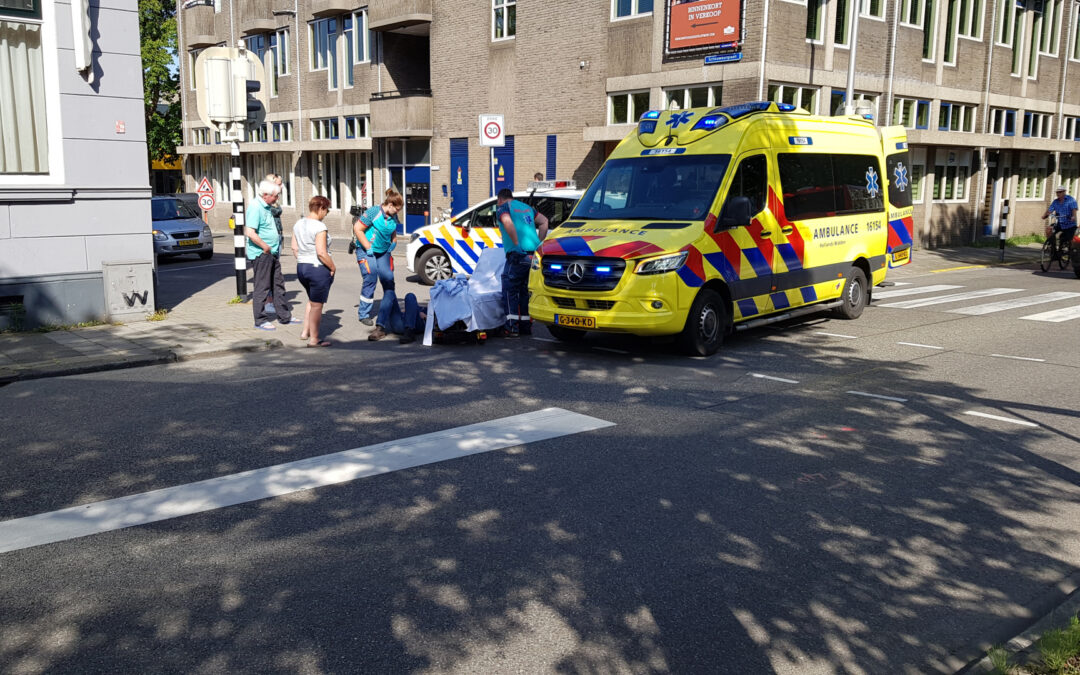 Scooterrijder gewond na aanrijding met auto Blekerssingel Gouda