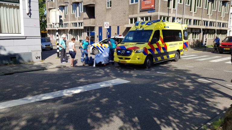 Scooterrijder gewond na aanrijding met auto Blekerssingel Gouda