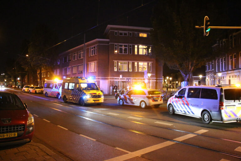 Gewonde na aanrijding tussen scooter en maaltijdbezorger Jurriaan Kokstraat Den Haag